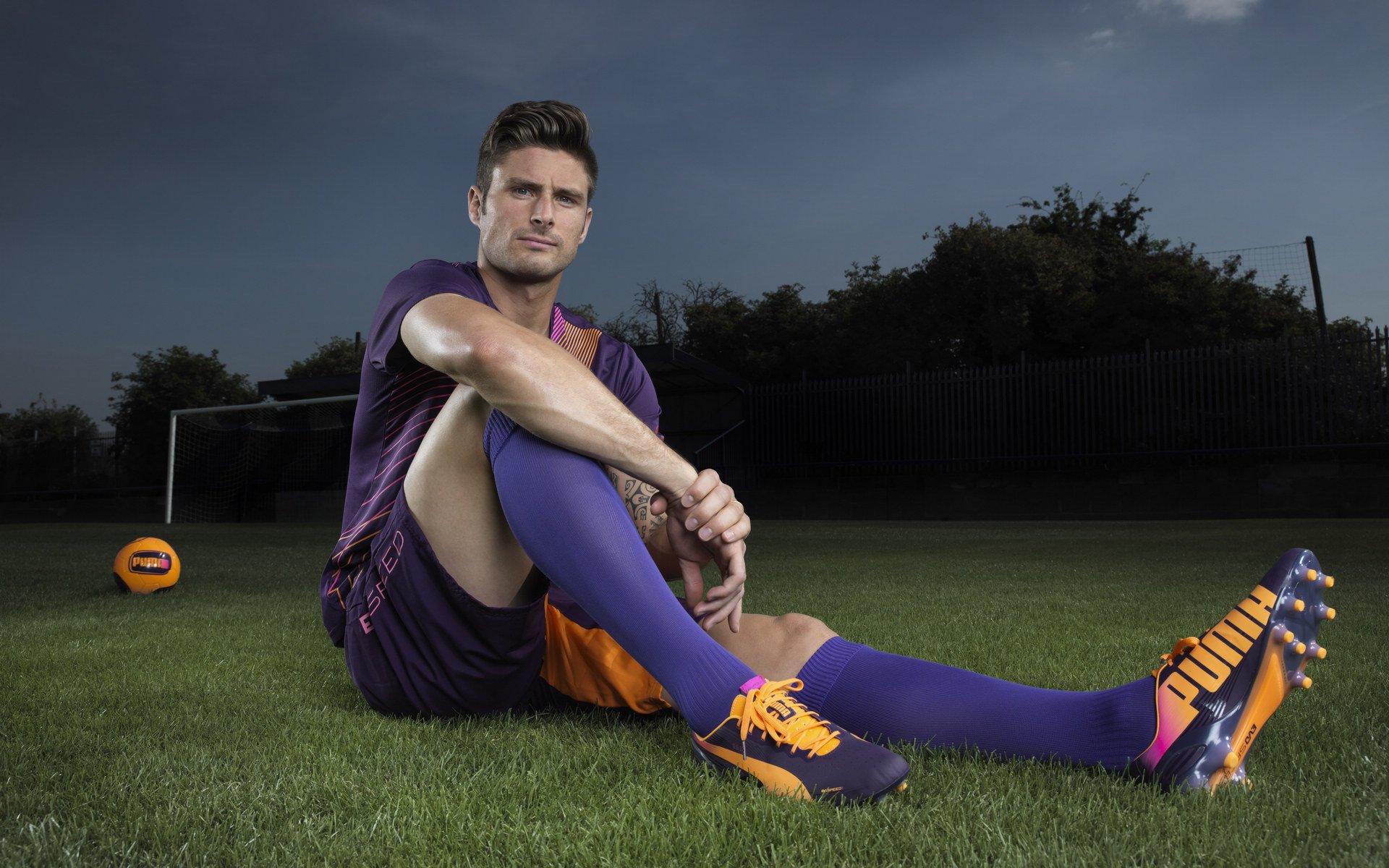 _赛事高潮：关键时刻的神奇表现令人震撼_，形容比赛到了高潮的成语