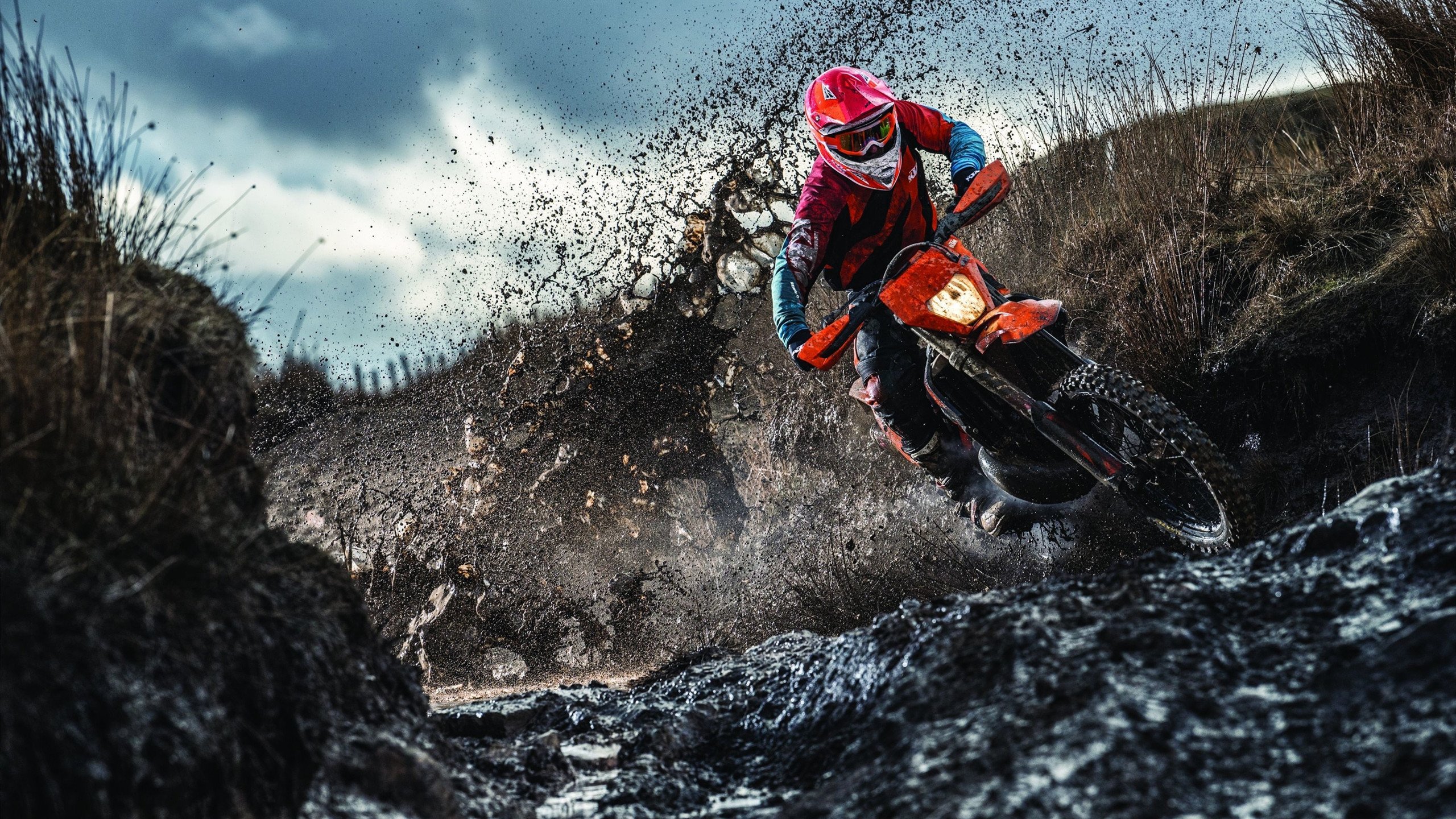 9游app-双人划艇赛：同舟共济的竞技精神，双人划艇夺冠视频