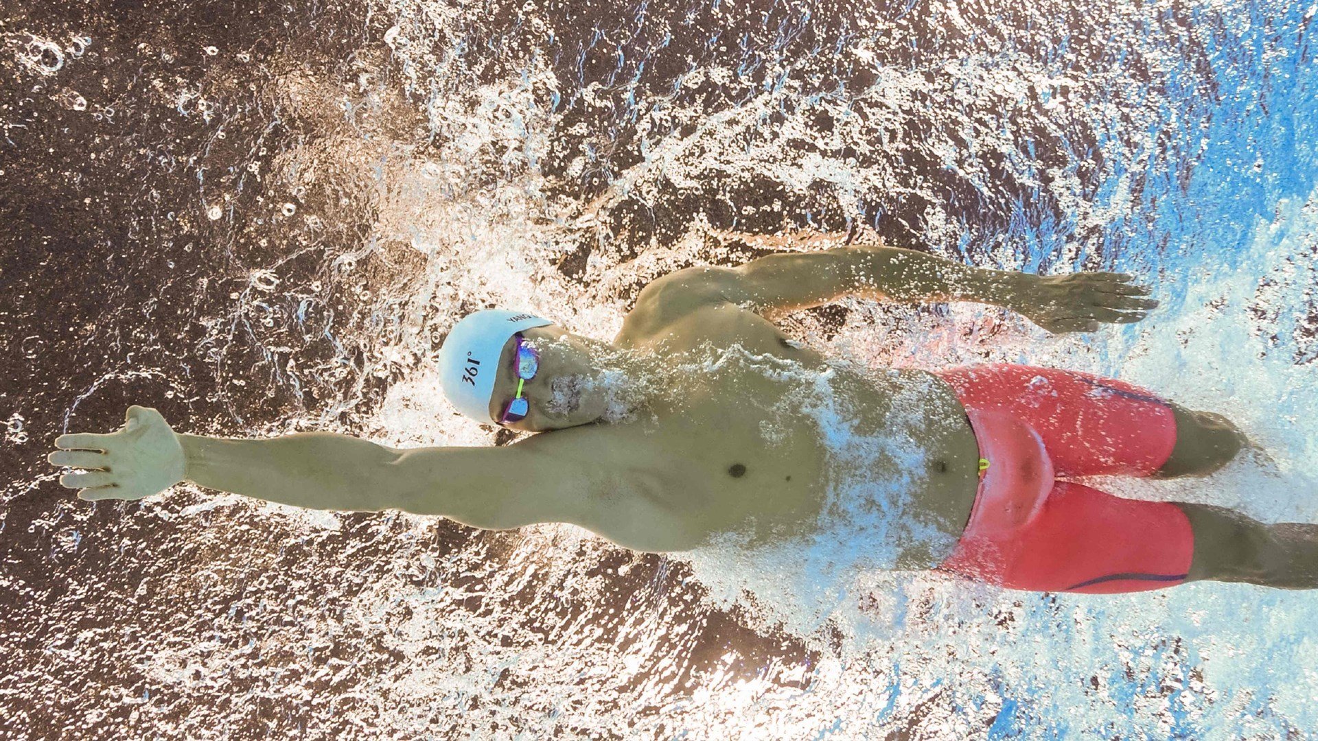 波兰中锋梅开二度,帮助球队逆袭,波兰中锋梅开二度,帮助球队逆袭的是谁